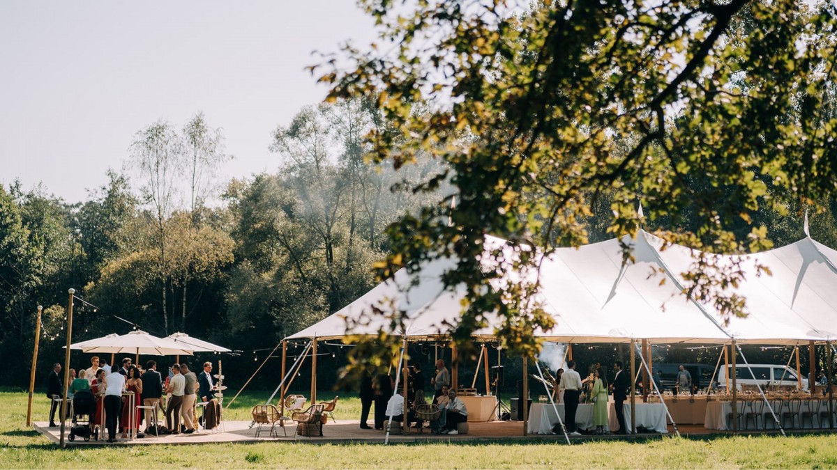 Trouwfeest in een tent? 6 tips voor een onvergetelijke outdoor wedding!