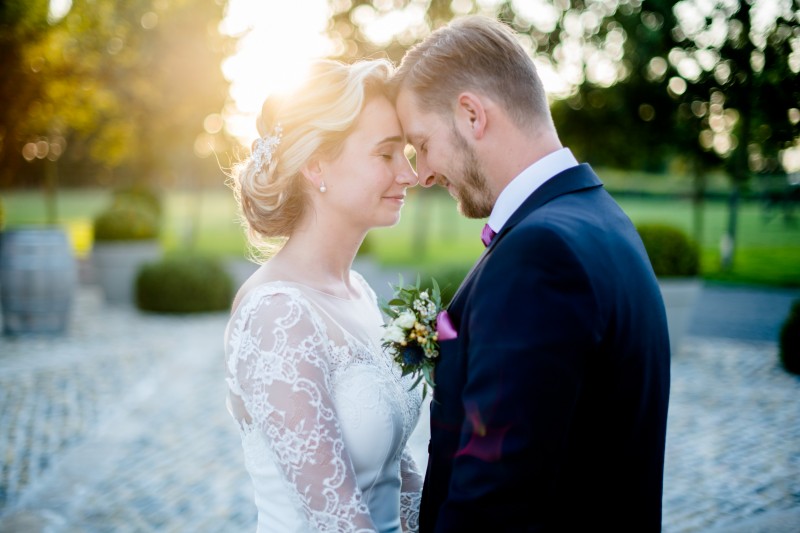 Wensballonnen en een openingsdans op de vijver: het spontane trouwfeest van Maryse & Pieter