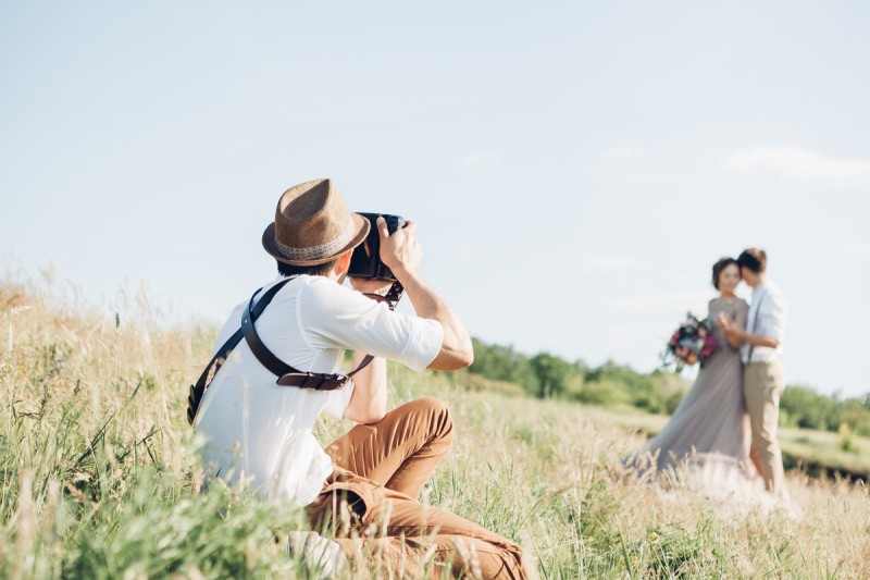 22 vragen die je moet stellen aan je trouwfotograaf